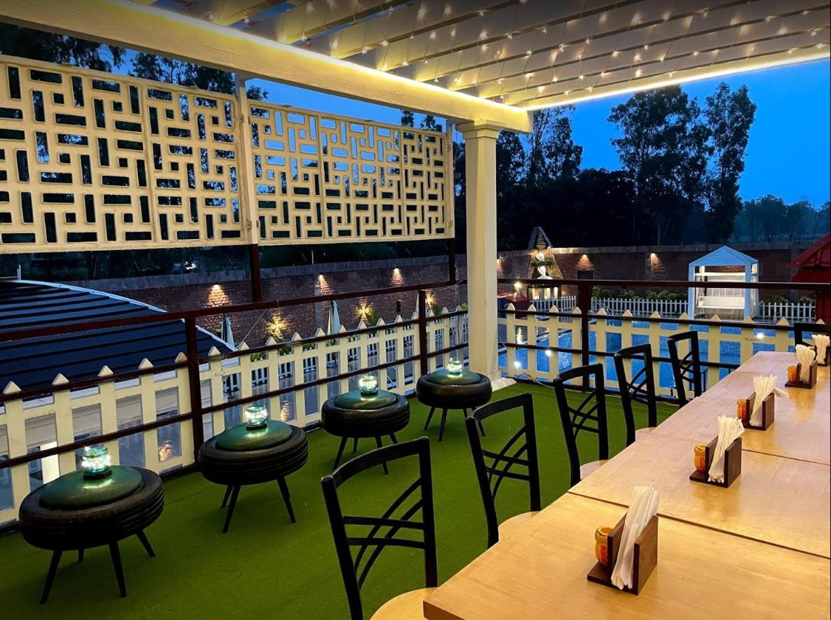 Yashmay Villa Club & Resort Gonda Exterior photo
